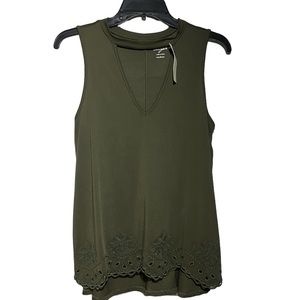 New alya by Francesca’s‎ Green Sleeveless  Women’s Top Sz M